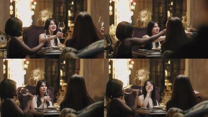 快乐的女性朋友一起在餐厅用餐，女士们一起戴眼镜，喝香槟