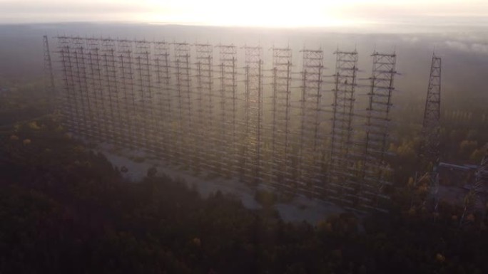 切尔诺贝利附近杜加雷达的放射性森林无人机视图。