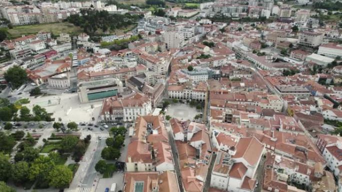 葡萄牙莱里亚历史中心。空中自上而下盘旋