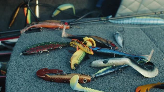 钓鱼诱饵，用于捕捉躺在船上的掠食性鱼类。