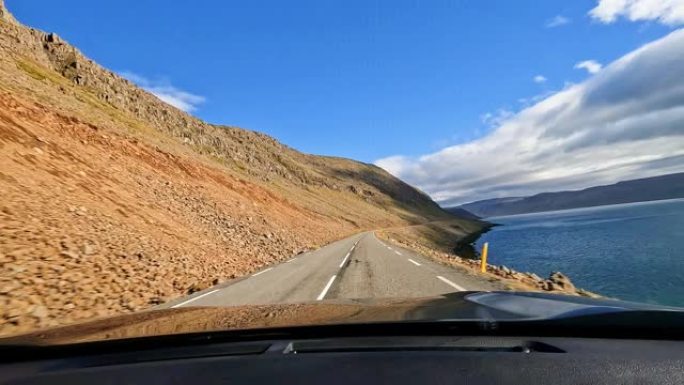 冰岛环城公路的透视图，从车内驾驶员的挡风玻璃看自然景观