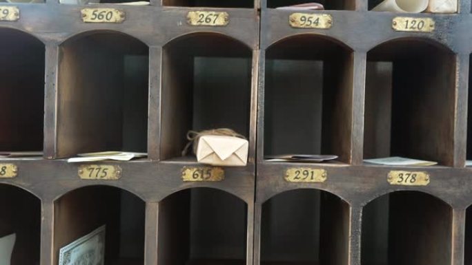 老式古董邮政信箱