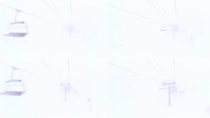 钢缆上的六人升降椅在云中移动。滑雪胜地有雾的天气。