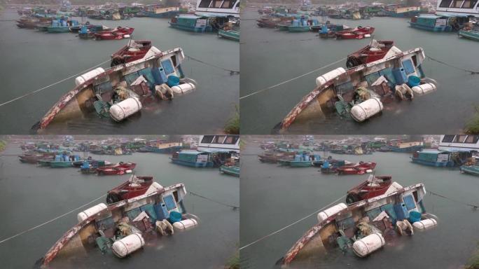 一艘渔民的渔船在暴雨中被淹没，在强烈热带台风信号T8 Ma-On期间，持续风速达63英里(101公里