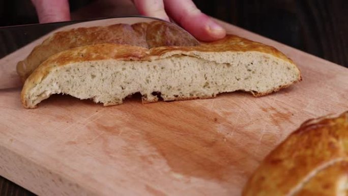 用小麦粉加水和香料制成的东方面包