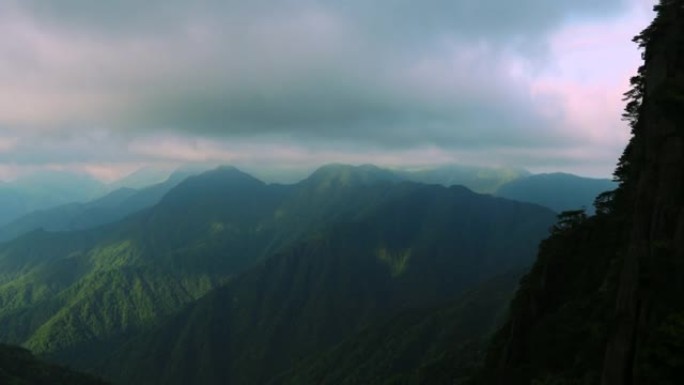 日出时的杨石木山