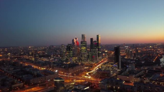 日落天空莫斯科现代城市交通环路交叉口空中城市景观全景4k俄罗斯