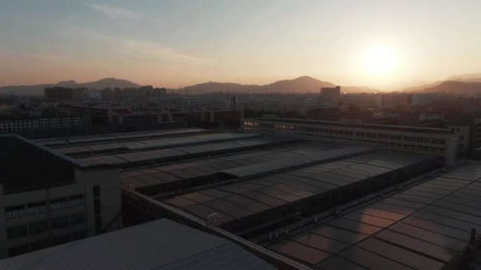 减少排放，工厂屋顶上的太阳能