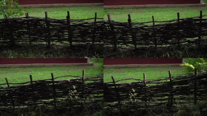 古老的乡村木栅栏平移视图