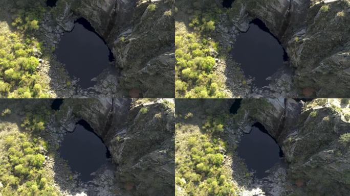 山上一个小湖的4k渲染