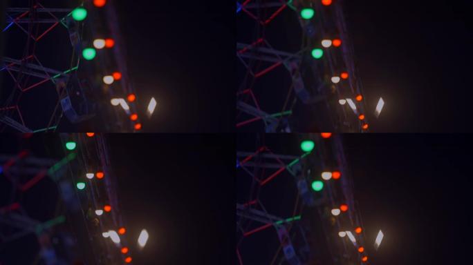 在印度最大的Dussehra mela音乐节上装饰的灯光