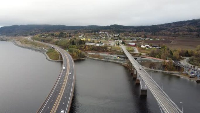 挪威Eidsvoll上明尼苏达大桥的鸟瞰图