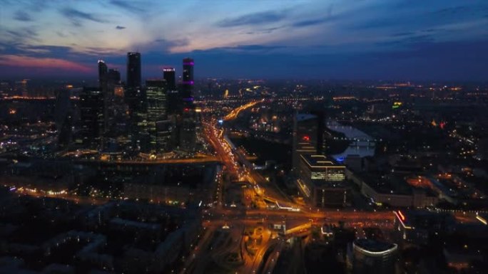 俄罗斯日落夜照明现代莫斯科市交通道路空中全景4k