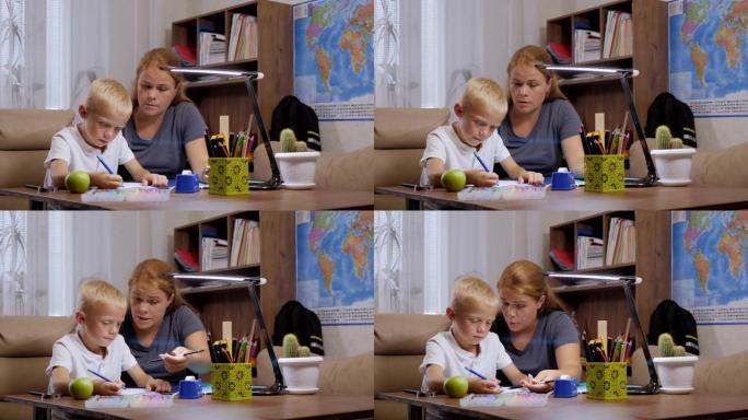 一个心烦意乱的小男孩正在做作业，他的妈妈对他大喊大叫。