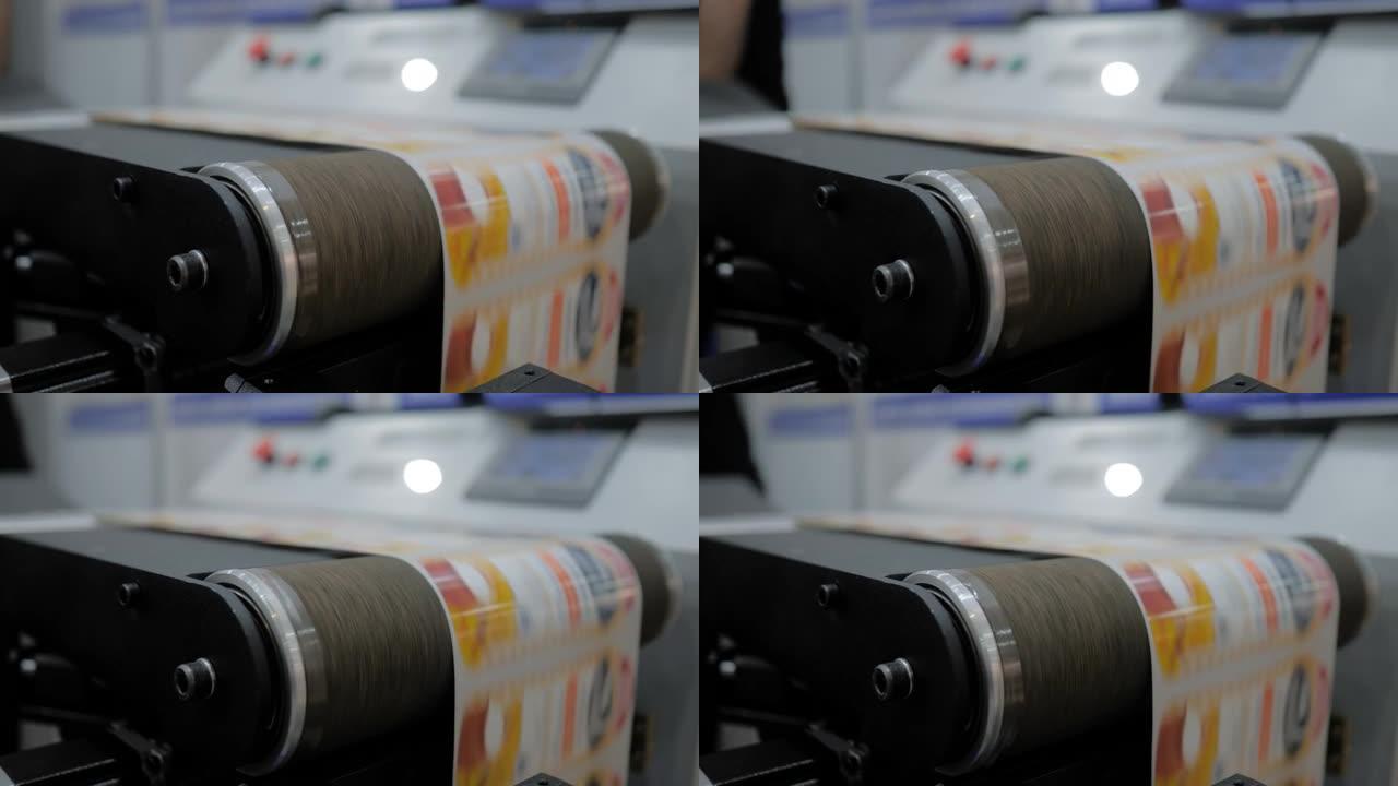 带有快速移动印刷标签的分切机复卷检查机的输送机