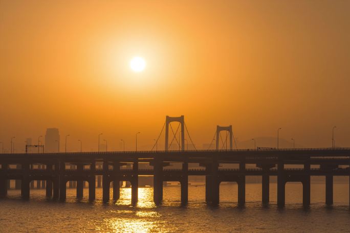 大连星海湾大桥悬日