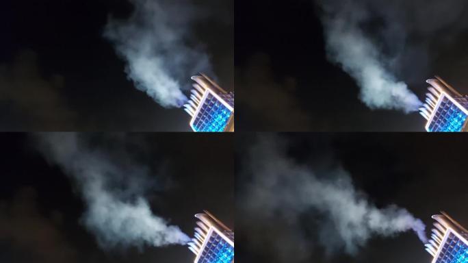 游轮烟囱冒出的黑色废气