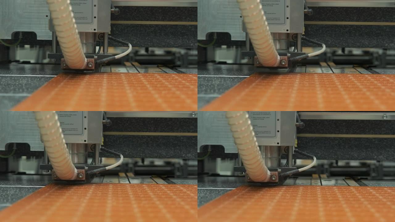 印刷电路板的底座在工厂的数字设备上加工