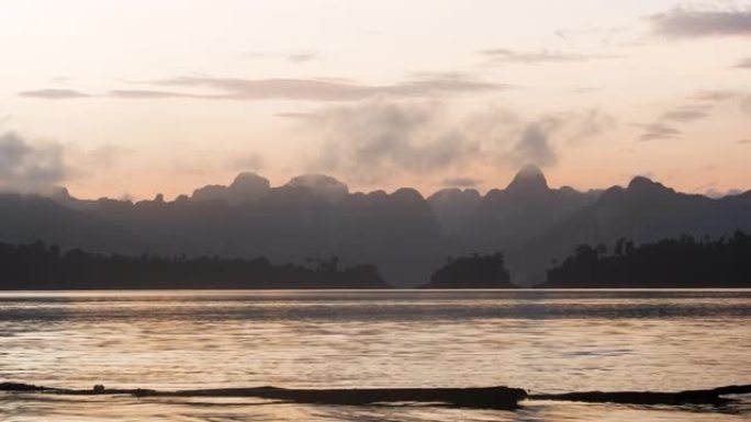 泰国苏拉他尼 (rajaprabha) 大坝 (泰国桂林) 的晨景。日出时间