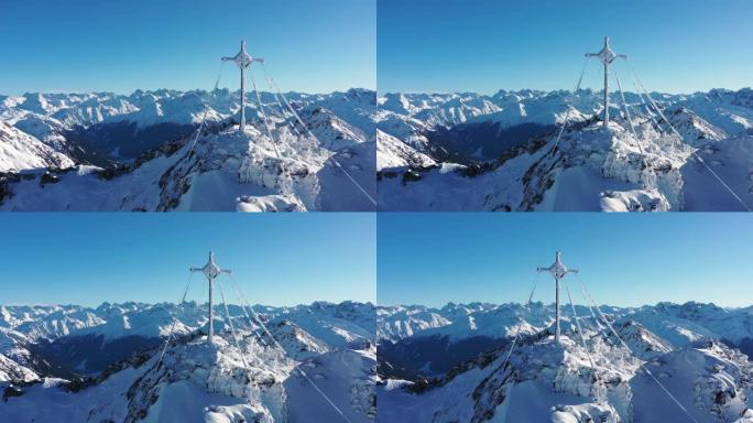 冻结的山顶十字架的鸟瞰图
