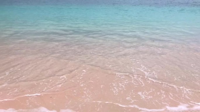 粉红海滩龙目岛，从上方可以看到热带海滩