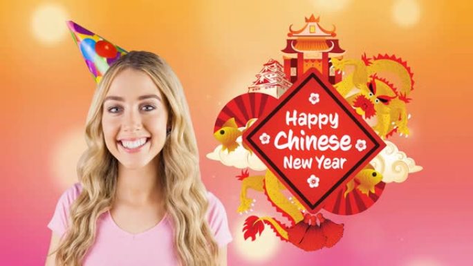 带有党帽的高加索女人动画和中国装饰品上的新年快乐文字