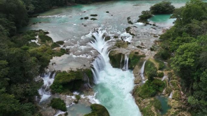 恰帕斯州拉斯努贝斯瀑布的鸟瞰图