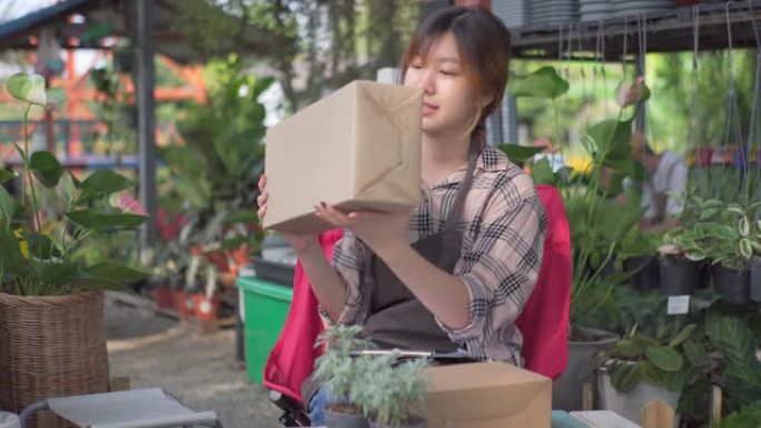园丁女性通过从他的商店直播在社交媒体上出售植物。