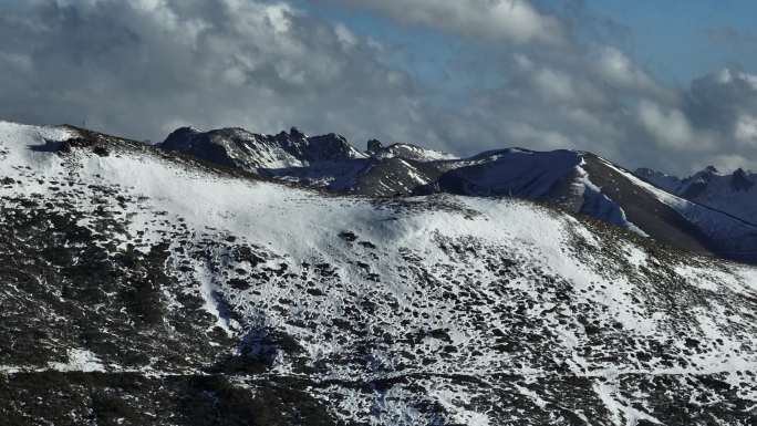 云南香格里拉震撼的长焦白马雪山