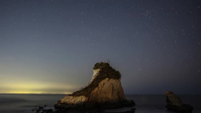 2022年1月，午夜时分与一个小岛的星空时光流逝