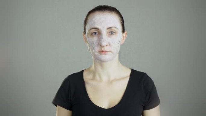专业激光表面修复后面部皮肤有问题的女人