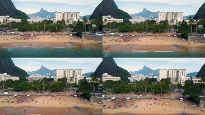 巴西里约热内卢Urca附近Praia Vermelha的鸟瞰图。P ã o de a ç ucar和
