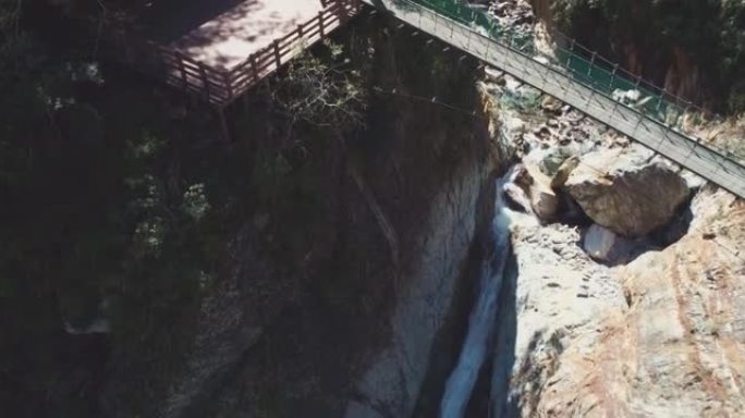 美丽的桃园，台湾大山瀑布河水