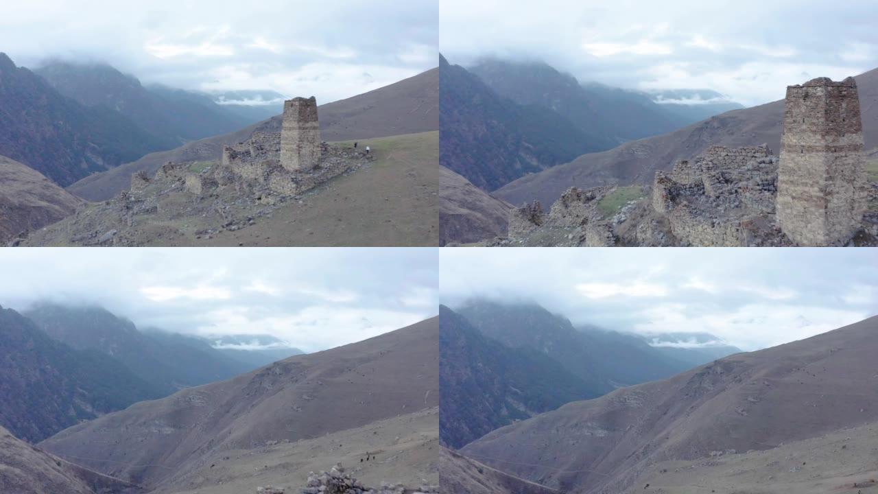 无人机飞向古老的watch望塔和山顶的废墟