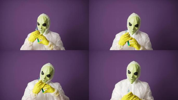 绿脸外星人玩用针拿着注射器