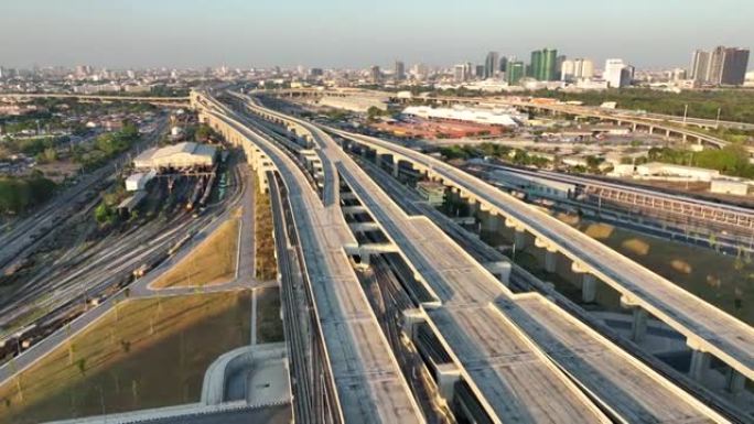 空中无人机高速公路的高角度视图与Bang Sue Grand Station是一个新的铁路枢纽，在泰