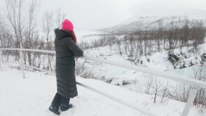 瑞典北部bj ö rkliden的寒冷下雪的冬季景观。