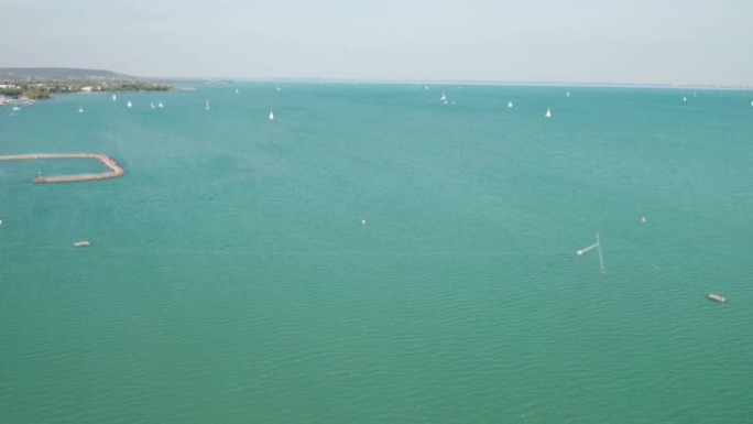 匈牙利巴拉顿湖鸟瞰图，巴拉顿海岸，晴天