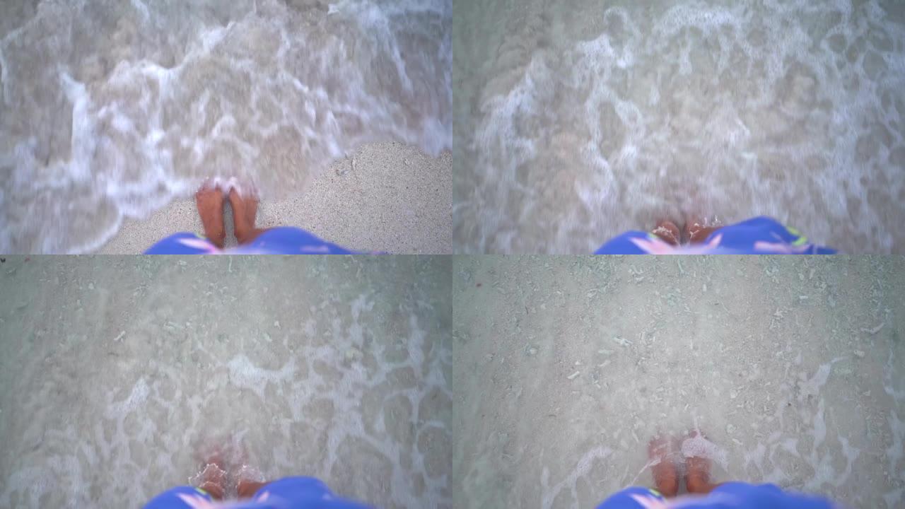 女人站在沙滩上，赤脚抚摸着海浪，沉思着与自然的联系