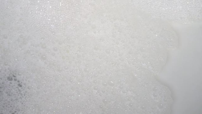 浴缸中肥皂泡沫的特写镜头
