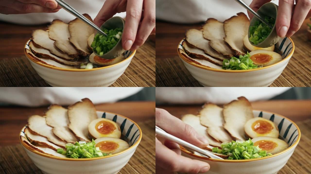 日本拉面亚洲汤面，牛肉或鸡肉，蘑菇和鸡蛋，厨师烹饪传统的韩国中餐。美味的越南菜特写。