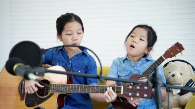 孩子们通过社交媒体，教育理念，技术在网上展示他们的唱歌和播放音乐。