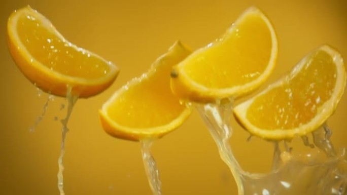 新鲜橙子的特写镜头随着橙汁的飞溅而弹跳