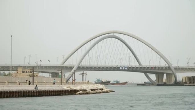 阿联酋迪拜的公路桥拱门