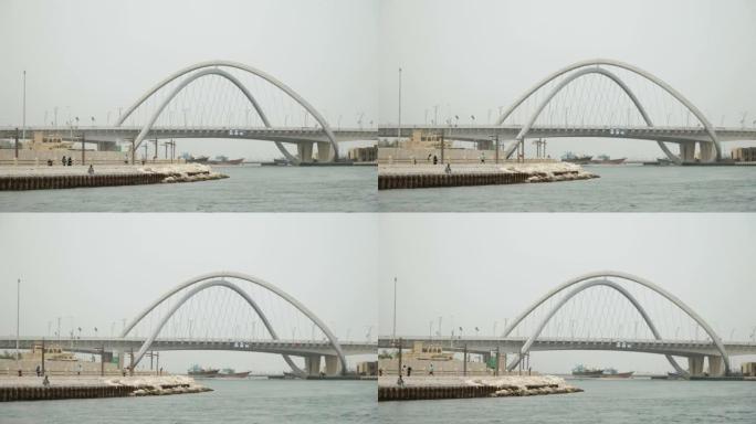 阿联酋迪拜的公路桥拱门