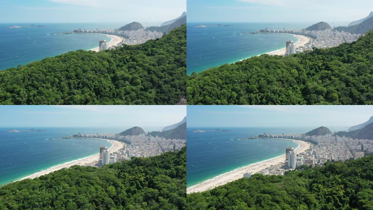 里约热内卢市传奇海滩科帕卡巴纳 (Praia de Copacabana) 的鸟瞰图 -- 南美洲巴