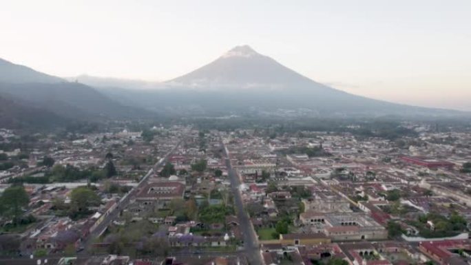 从十字角度看安提瓜和阿瓜火山