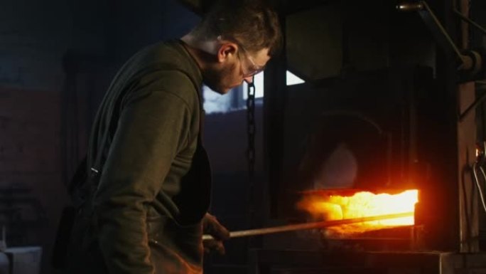 铁匠工作场所，铁锻工作流程。
