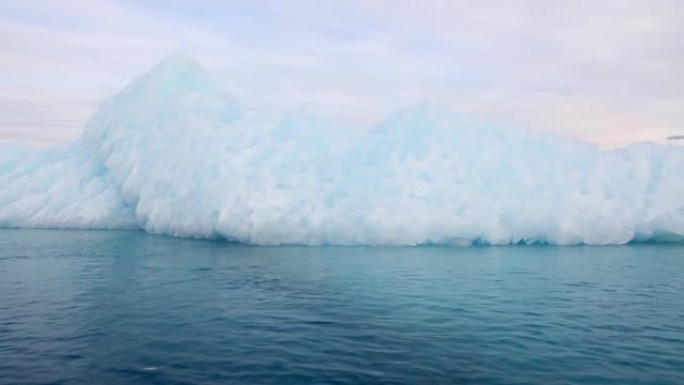南极洲的大型冰山