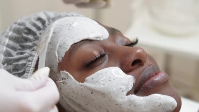 水疗面部护理藻酸盐面膜女性皮肤沙龙
